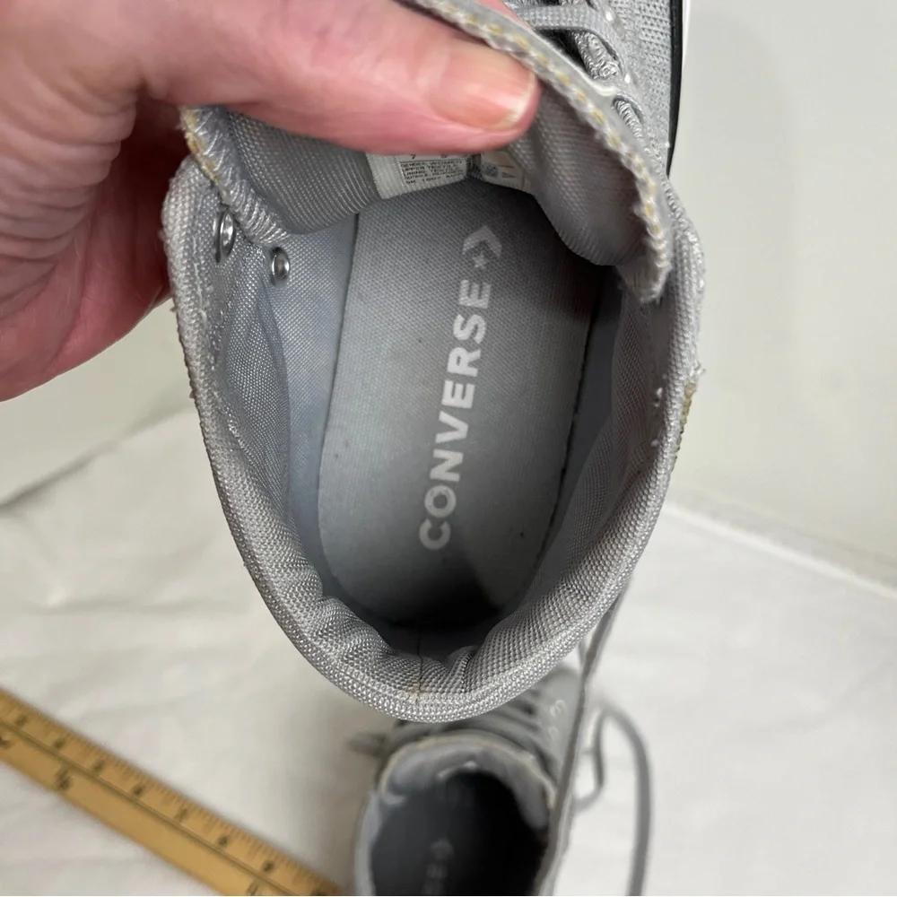 Converse Hightops Size 7 Worn Twice nice lining Lt gray mesh Breathable fabric. - Picture 7 of 10